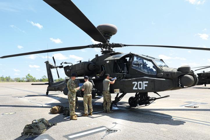 Szkolenie techników śmigłowca AH-64 Apache (fot. US Army)