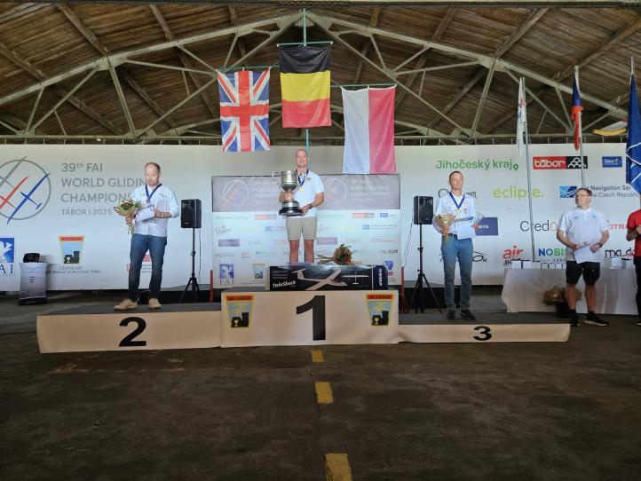 39. Szybowcowe Mistrzostwa Świata w czeskim Taborze - podium klasy Standard (fot. Łukasz Błaszczyk, Facebook)