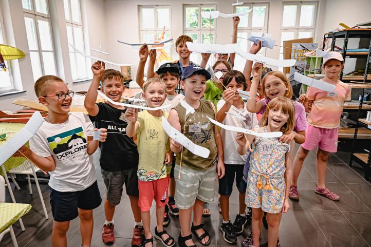 Dzieci na półkoloniach w Muzeum Lotnictwa Polskiego (fot. Muzeum Lotnictwa Polskiego)2 Dzieci na półkoloniach w Muzeum Lotnictwa Polskiego (fot. Muzeum Lotnictwa Polskiego)2