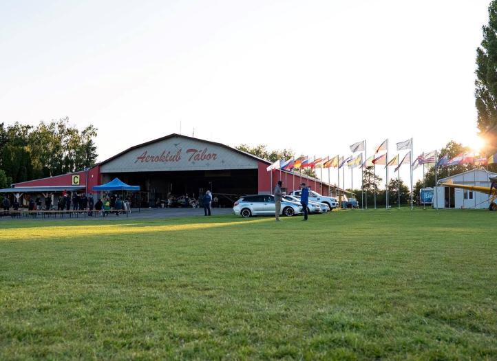 Hangar na czeskim lotnisku w Taborze (fot. EGC 2024, Facebook)