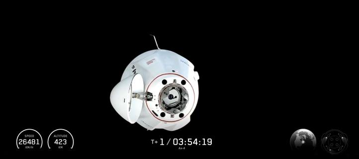 Kapsuła Dragon widziana z ISS (fot. Axiom Space)