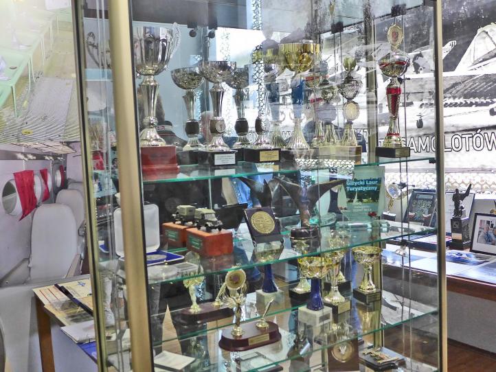 Kokpit historii lotniska i lotnictwa regionu - oficjalne otwarcie ekspozycji (fot. Krzysztof Trejbszo)3