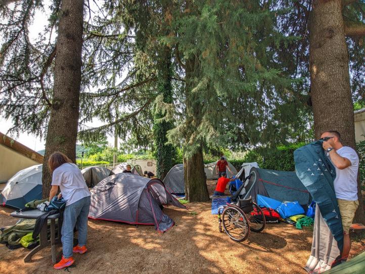 Polscy paralotniarze na wózkach latają we Włoszech (fot. Fundacja PODAJ DALEJ)4