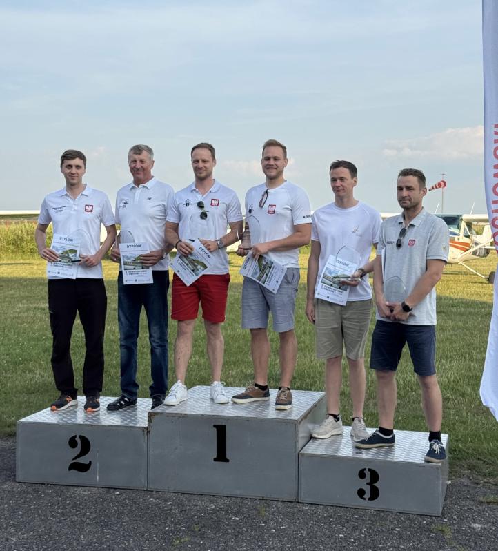 Zwycięzcy 1. Ogólnopolskich Zawodów Samolotowych im. Witolda Świadka, fot. Wieczorek Flying Team