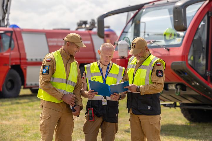 Ćwiczenia służb ratowniczych na lotnisku Rzeszów-Jasionka (fot. Łukasz Ożóg)5