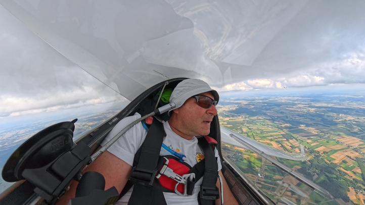 Łukasz Błaszczyk za sterami szybowca Ventus 2ax (fot. Łukasz Błaszczyk, Facebook)