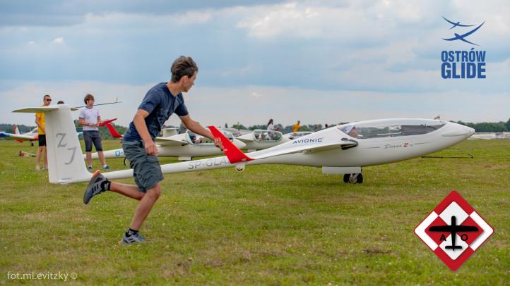 15. Szybowcowe Mistrzostwa Polski w Michałkowie - start szybowca (fot. M. Levitzky)