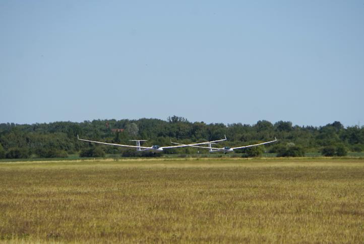 50. Szybowcowe Mistrzostwa Polski - dolot szybowców (fot. Dagmara Klecha i Kuba Łysakowski)