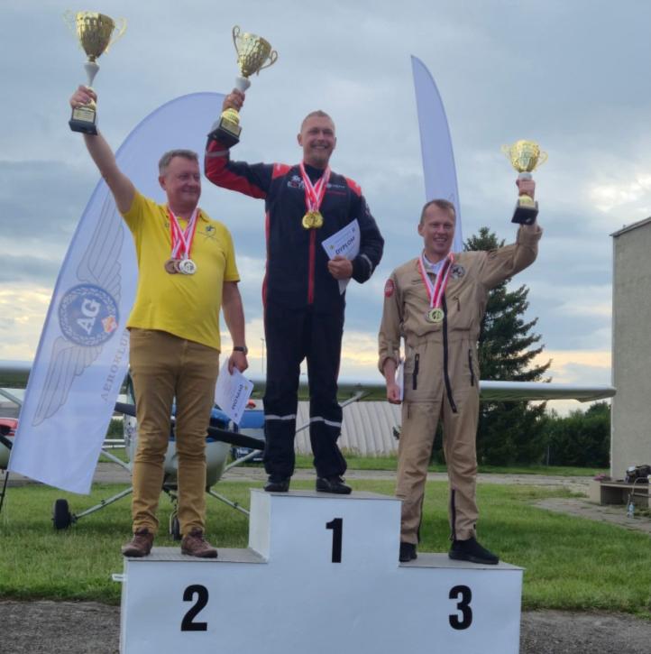 59. Mistrzostwa Polski w Akrobacji Samolotowej w Pruszczu Gdańskim - podium klasie Advanced (fot. Aeroklub Gdański)