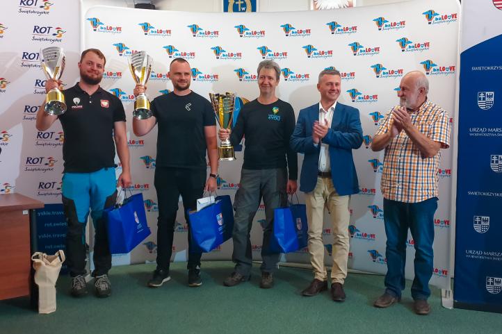 I Międzynarodowym Festiwalu Balonów - podium (fot. Balonove Świętokrzyskie) I Międzynarodowym Festiwalu Balonów - podium (fot. Balonove Świętokrzyskie)
