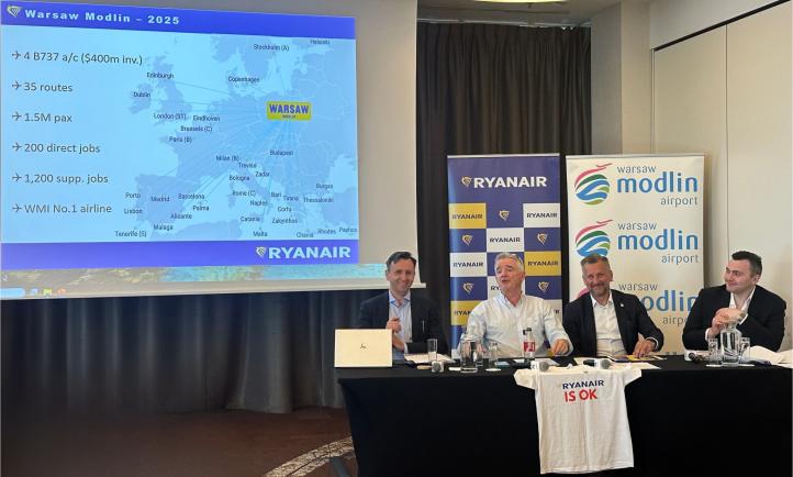 Lotnisko Warszawa-Modlin i Ryanair podpisały umowę o współpracy (fot. Lotnisko Warszawa-Modlin, Facebook)