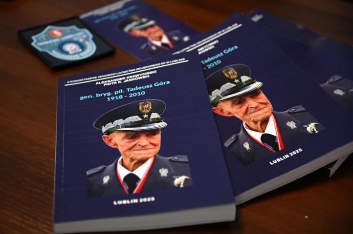 Lubelski Oddział Stowarzyszenia Seniorów Lotnictwa przygotował publikację poświęconą życiu gen. bryg. pil. Tadeusza Góry (fot. swidnik.pl)2 Lubelski Oddział Stowarzyszenia Seniorów Lotnictwa przygotował publikację poświęconą życiu gen. bryg. pil. Tadeusza Góry (fot. swidnik.pl)2