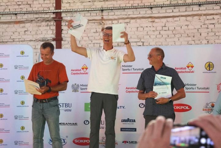 Ogólnopolskie Zawody Szybowcowe w klasie Klub A - podium (fot. Dagmara Klecha i Maciej Wawrzyniak)