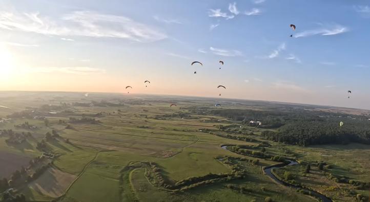 Piknik Paralotniowy CHMIELOTY (fot. kadr z filmu na youtube.com)3