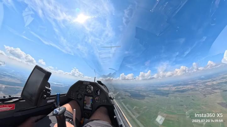 Widok z szybowca Ventus 2ax w locie (fot. Łukasz Błaszczyk, Facebook)
