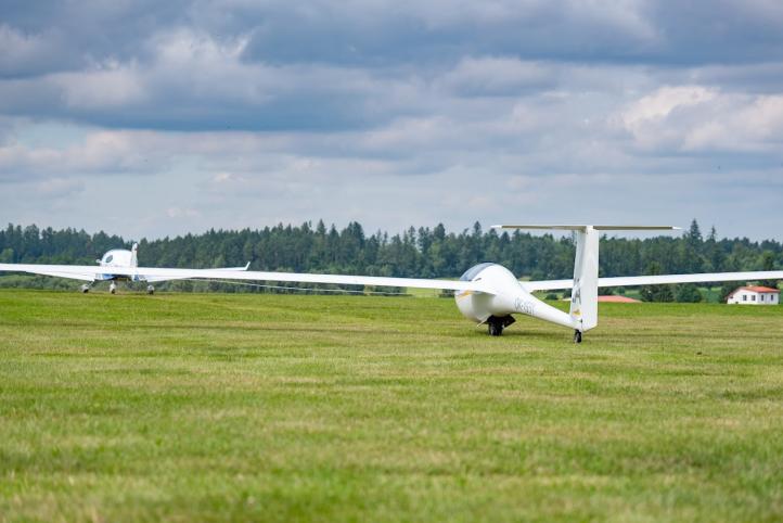 13 Szybowcowe Mistrzostwa Świata Kobiet w Czechach - start szybowca za samolotem (fot. Ondřej Sejk) 13 Szybowcowe Mistrzostwa Świata Kobiet w Czechach - start szybowca za samolotem (fot. Ondřej Sejk)