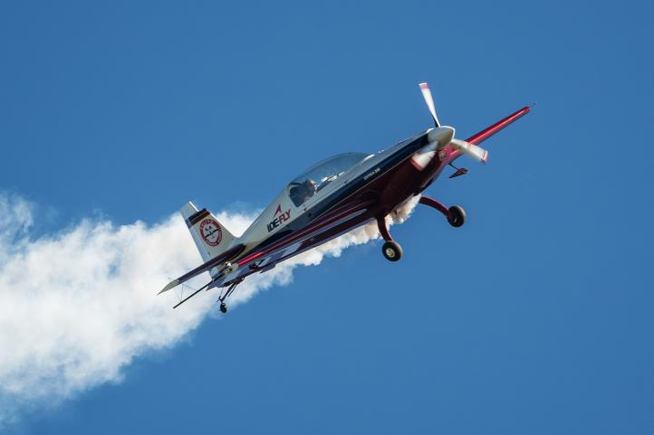 Norbert Kasperek za sterami Extra 300 (fot. Air SHOW Radom)