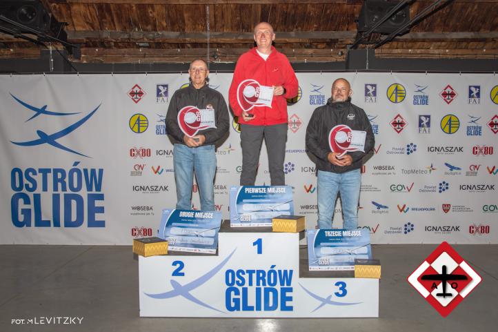 Ostrów Glide 18m - podium (fot. M. Levitzky)