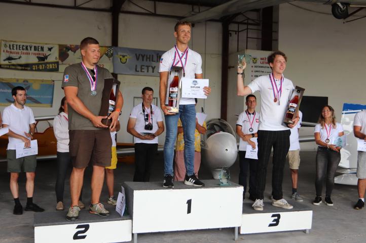 Otwarte Międzynarodowe Mistrzostwa w Akrobacji Szybowcowej - podium w klasie Advanced (fot. Aeroklub Jindřichův Hradec, Facebook)