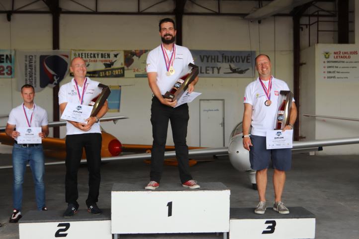 Otwarte Międzynarodowe Mistrzostwa w Akrobacji Szybowcowej - podium w klasie Unlimited (fot. Aeroklub Jindřichův Hradec, Facebook)