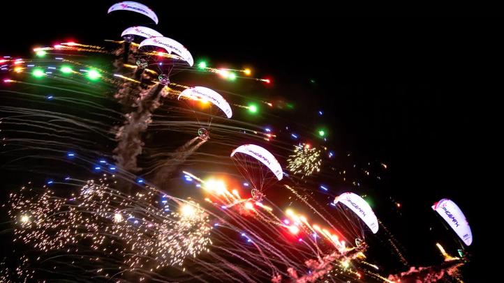 PHOENIX Paramotor Display Team (fot. airshowradom.pl)