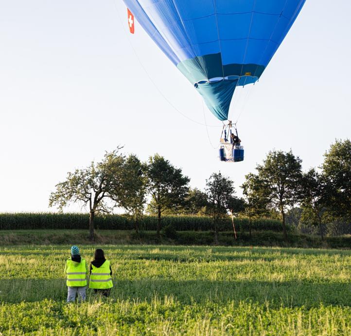 Pilot rzuca marker drugiego dnia Mistrzostw Europy (fot. Agata Dominguez)