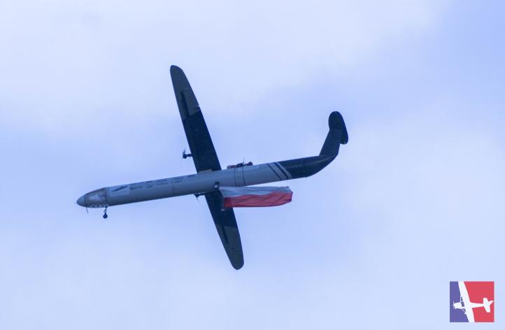 Samolot studentów z Politechniki Wrocławskiej na zawodach w Niemczech w locie (fot. Akademicki Klub Lotniczy PWr)