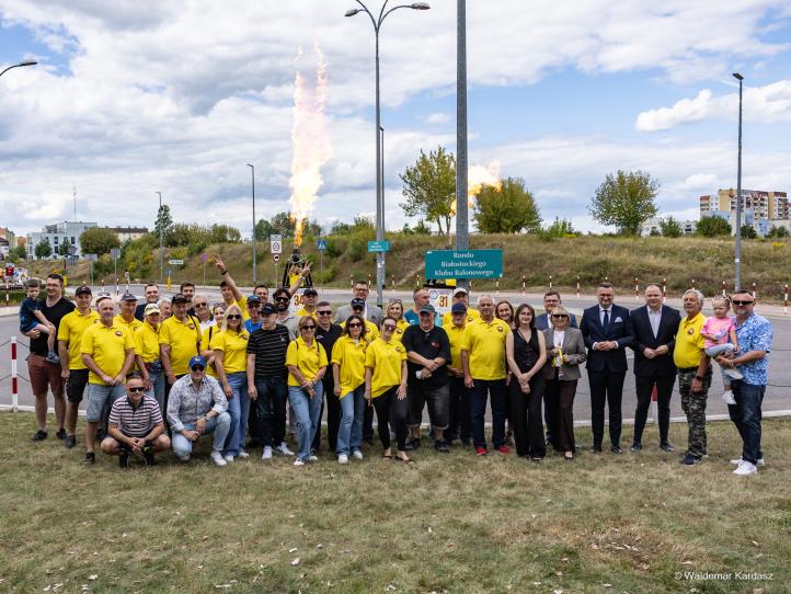 Uroczyste odsłonięcie tablicy z nazwą 'Rondo Białostockiego Klubu Balonowego' w Białymstoku (fot. bialystok.pl)2