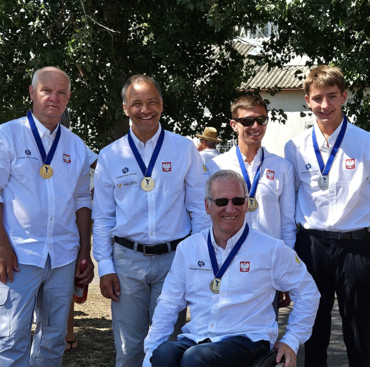 Zwycięzcy 23. Mistrzostw Europy w Szybownictwie na Węgrzech Źródło: zbiory osobiste Sebastiany Kawy