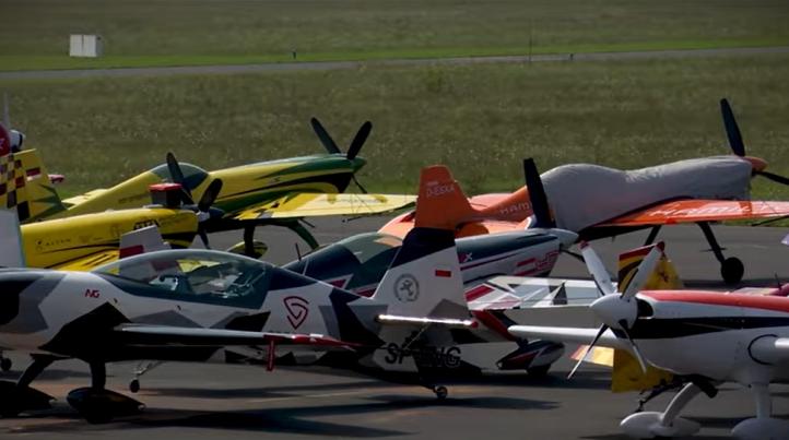 16 Mistrzostwa Świata w Akrobacji Samolotowej w klasie Advanced na Węgrzech, fot. kadr YouTube