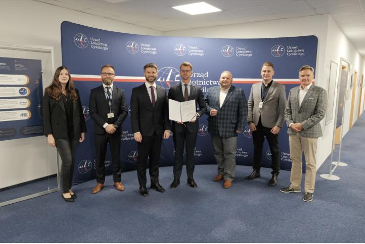 Lotnisko Mielec Ośrodkiem Szkolenia. Certyfikat odebrany w Warszawie (fot. Lotnisko Mielec)2