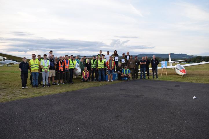 Memoriał im. Krzysztofa Kaczmarka - Zawody szybowcowe na celność lądowania 2025 - uczestnicy (fot. Aeroklub Jeleniogórski)