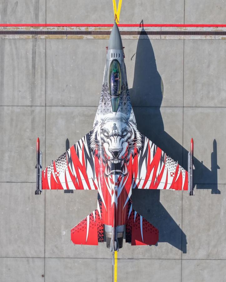 Nowe malowanie myśliwca F-16C Tiger Demo Team (fot. kpt. Paweł Krzeszkiewicz)2