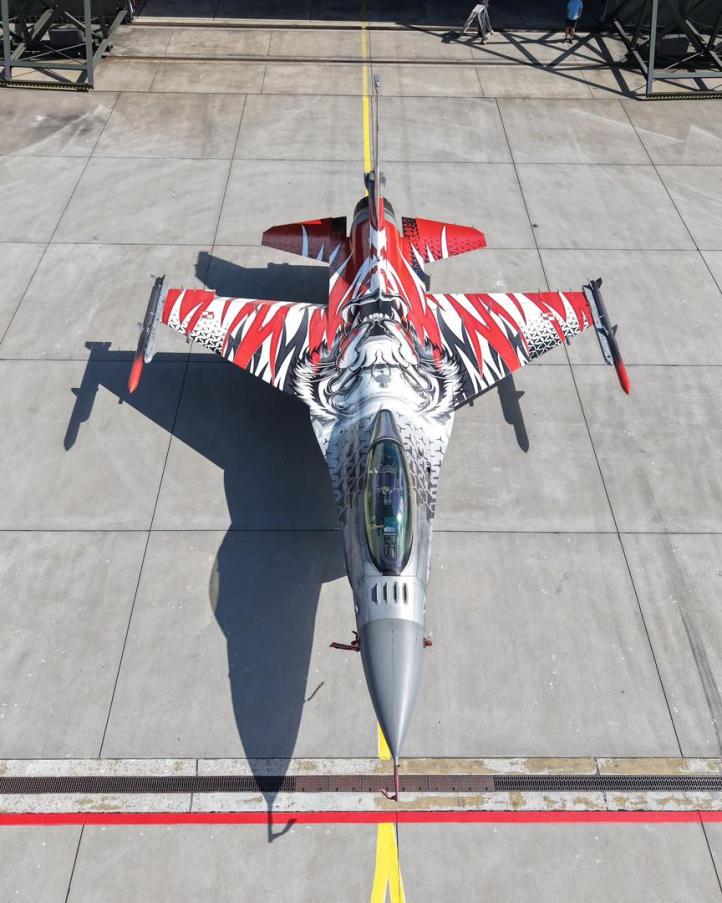 Nowe malowanie myśliwca F-16C Tiger Demo Team (fot. kpt. Paweł Krzeszkiewicz)3