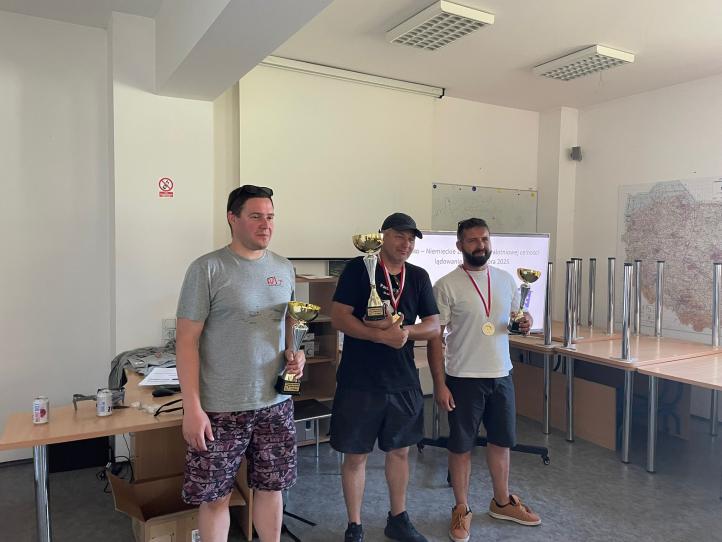 Polsko-Niemieckie Zawody Paralotniowe - zwycięzcy indywidualni (fot. Aeroklub Ziemi Lubuskiej)