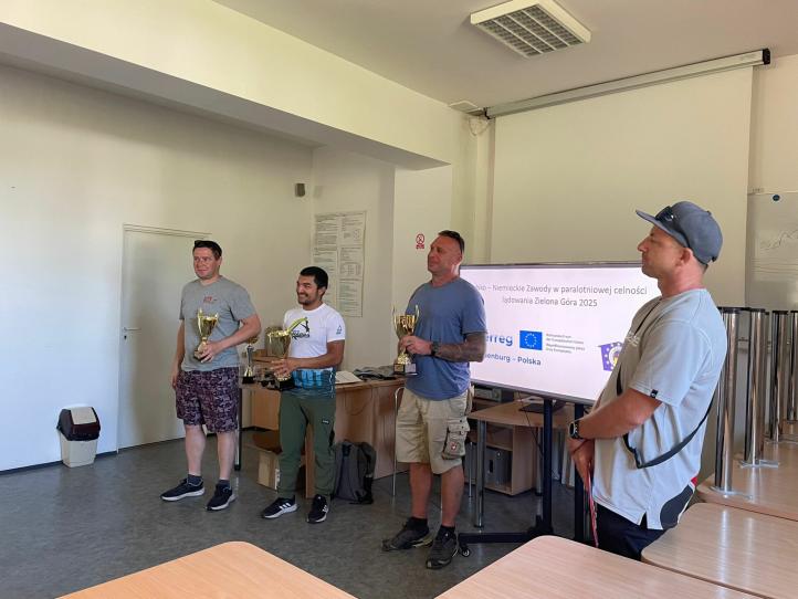Polsko-Niemieckie Zawody Paralotniowe - zwycięzcy konkurencji przelotowej (fot. Aeroklub Ziemi Lubuskiej)