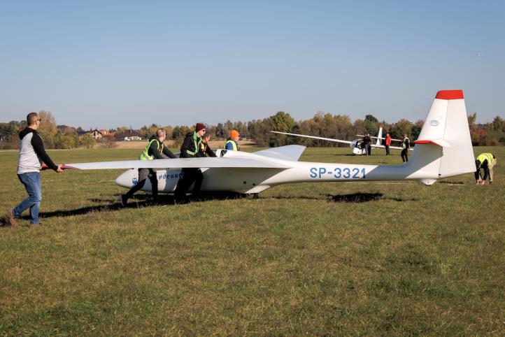 Zawody Szybowcowe na celność na EPPT (fot. Aeroklub Ziemi Piotrkowskiej)