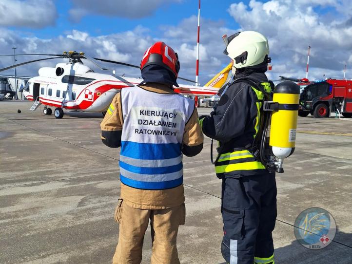 Ćwiczenia służb odpowiedzialnych za bezpieczeństwo operacji lotniczych w Wojskowym Porcie Lotniczym w Warszawie (fot. 1 Baza Lotnictwa Transportowego)4