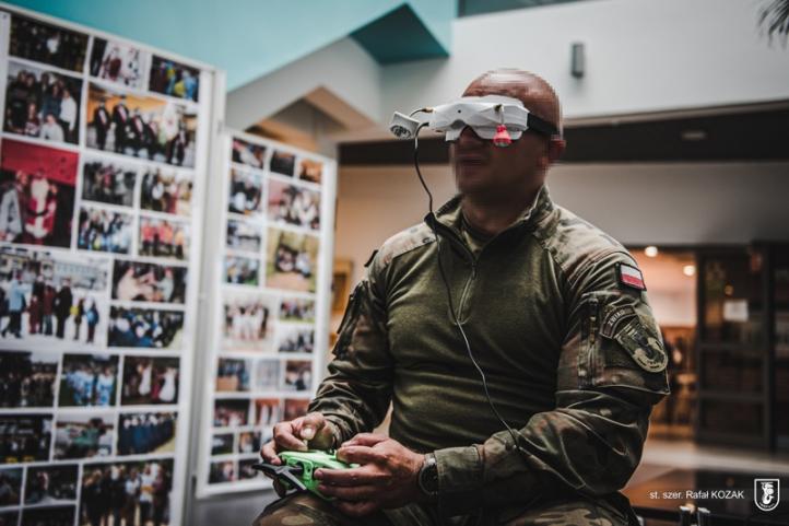 Żołnierz 1 WBPanc w czasie kursu bojowego wykorzystania BSP klasy mikro i mini (fot. st. szer. Rafał Kozak)