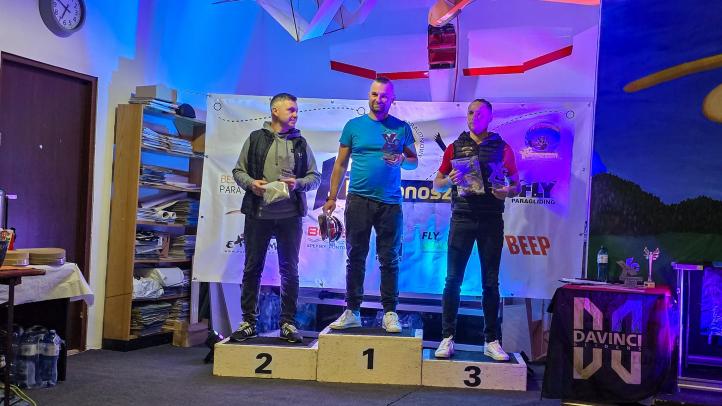 Karkonosze XC 2025 - podium Open KKP (fot. Karkonoski Klub Paralotniowy)