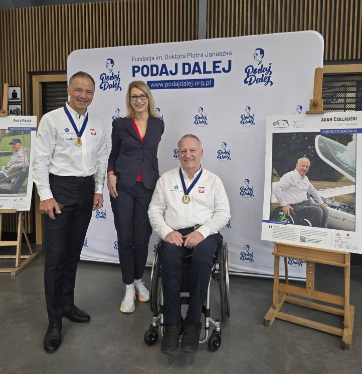 Od lewej Sebastian Kawa, Paulina Malinowska-Kowalczyk i Adam Czeladzki (fot. Fundacja PODAJ DALEJ)