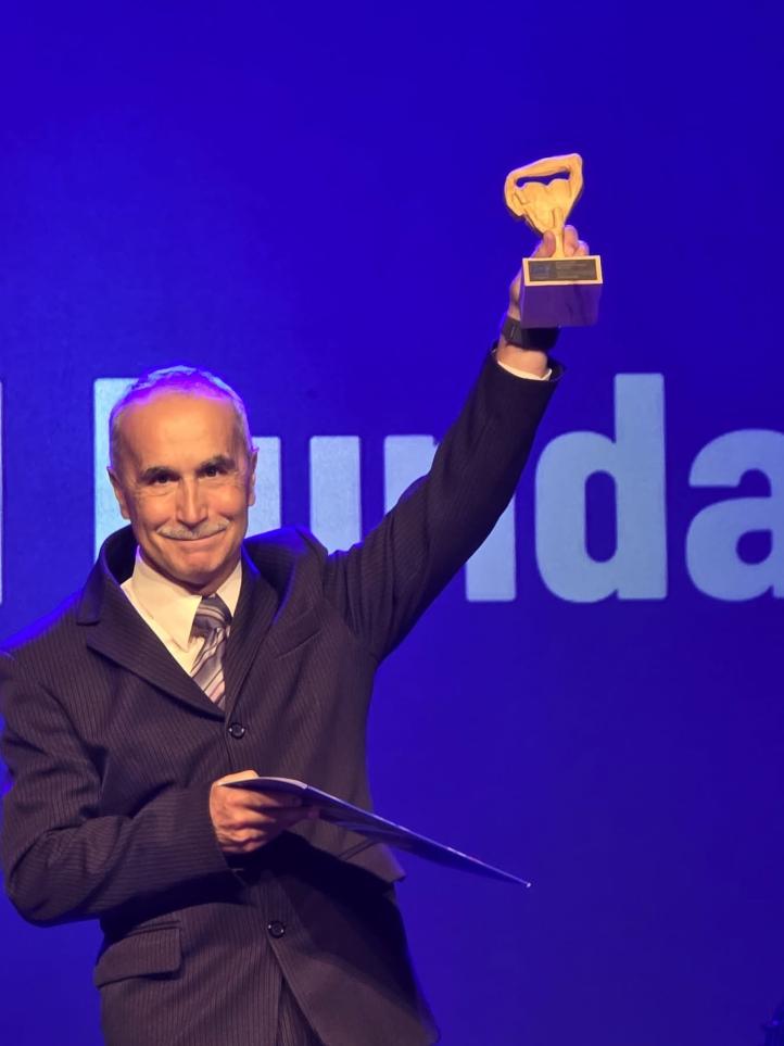 Paweł Trzęsowski, instruktor paralotniowy, który szkoli osoby z niepełnosprawnościami (fot. Fundacja PODAJ DALEJ)