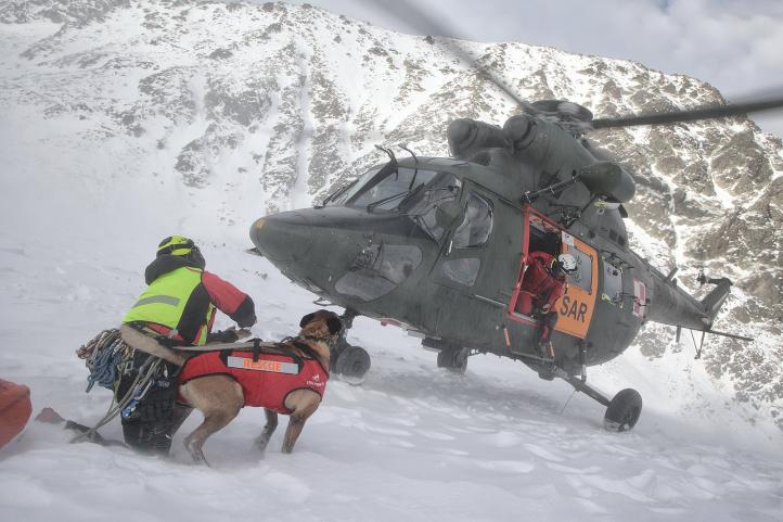 Śmigłowiec W-3 Sokół z bazy w Powidzu w Tatrach (fot. Bartosz Bera)2