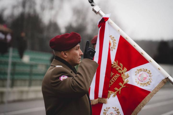 Gen. Tomasz Białas oddaje dowodzenie 25 Brygadą Kawalerii Powietrznej w Tomaszowie Mazowieckim (fot. 25 Brygada Kawalerii Powietrznej)