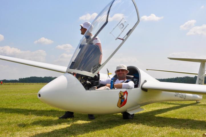 Mikołaj Zdun w szybowcu (fot. Aeroklub Leszczyński)
