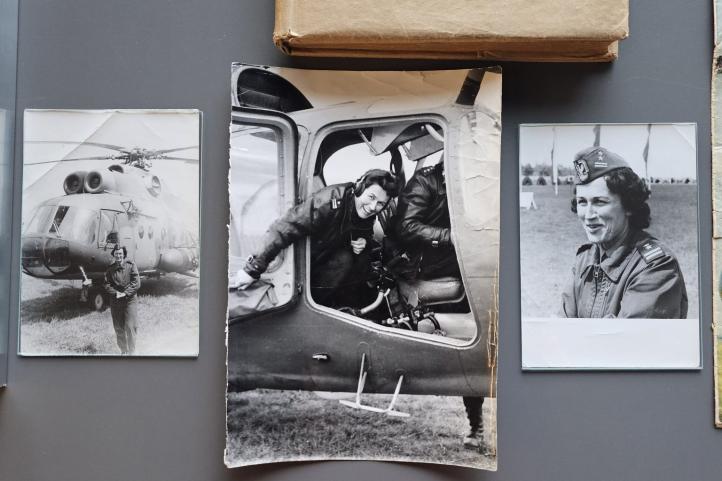 Pamiątki związane z powojenną historią Oficerskiej Szkoły Lotniczej (fot. Muzeum Lotnictwa Polskiego)