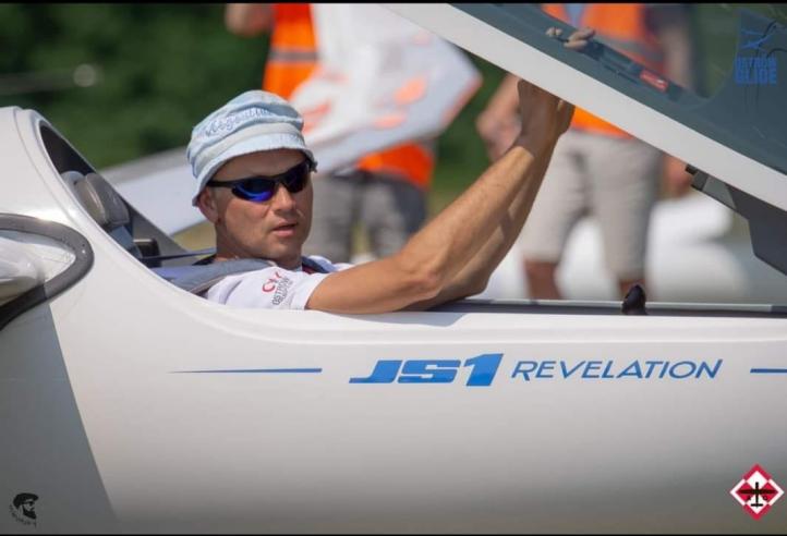 Paweł Wojciechowski za sterami szybowca (fot. Martn Levitzky)