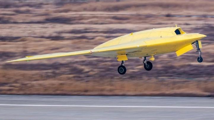 Pierwszy lot drona stealth CH7 (fot. Chińskie media państwowe)2