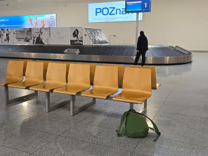 Plecak pozostawiony na lotnisku Poznań-Ławica (fot. Nadodrzański OSG)