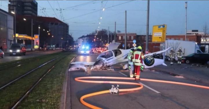 Przymusowe lądowanie samolotu w centrum Mannheim w Niemczech, fot. dlapilota